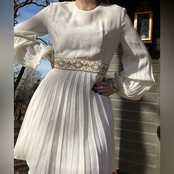 Authentic Late 60’s Early 70’s Vintage White Pleated Dress - Picture 10 of 13